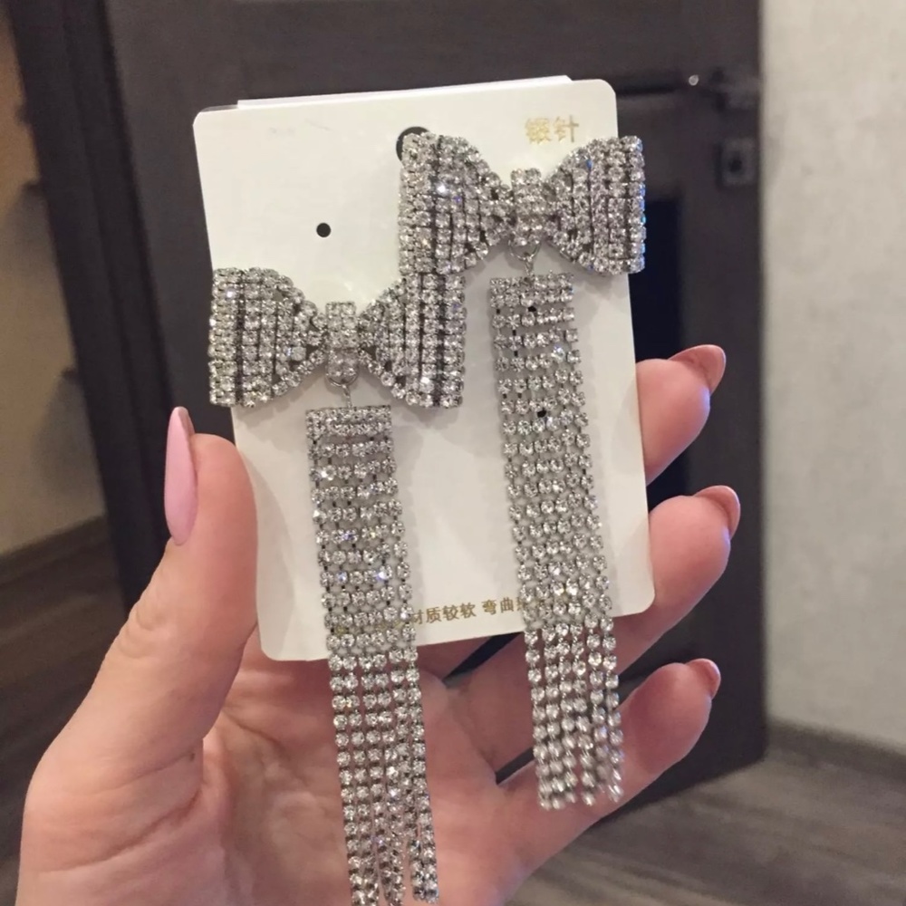 Long Tassel Rhinestone Drop Earrings - Picture 4 of 6